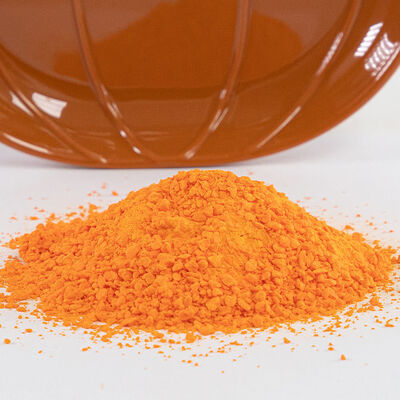 Un番号 3077 灰分0.03%と形成圧80〜140MPaを提示するメラミンの粒