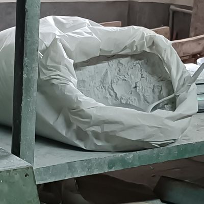 白いメラミン尿素ホルムアルデヒド樹脂は原料の化学等級を粉にする