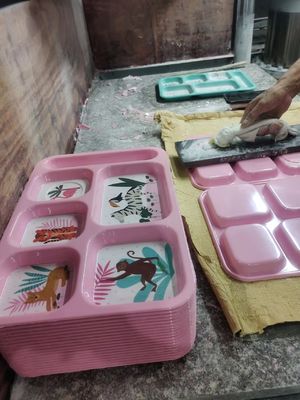 非有毒なメラミン原料は99.8%尿素の鋳造物の混合物を粉にする