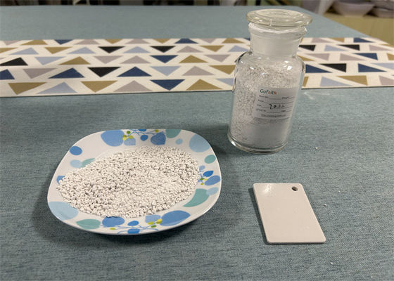 白い粉末 メラミンの99.8 C3h6n6 鋳造粒