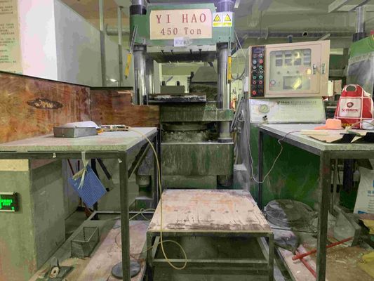 コンピュータ制御 メラミンの圧縮鋳造機 350t