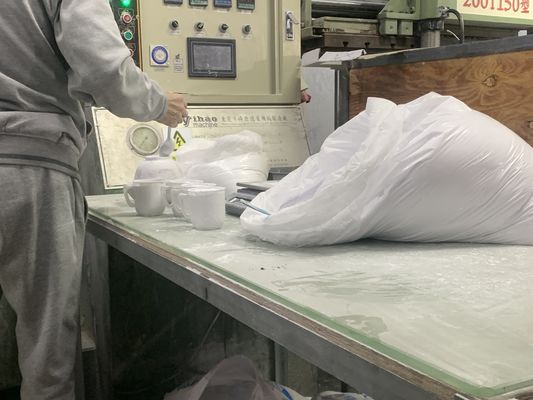 メラミンのカップのための自動メラミンの製造機械 100% メラミンの粉末 200 トンのメラミンの圧縮