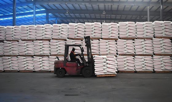 純粋なメラミンの粉末 99.9%純度 ベトナム化学メラミンのトイレットシートの信頼