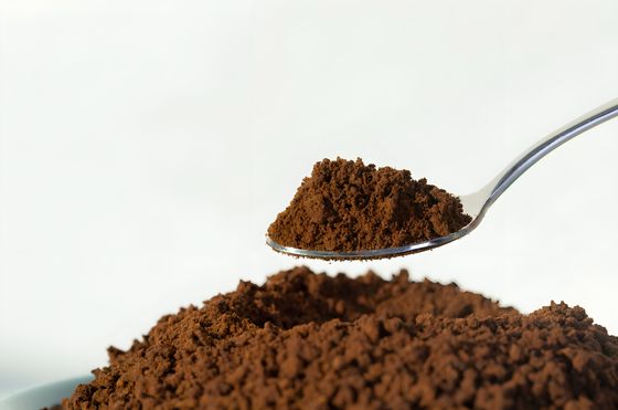 工業級 メラミンの工場サプライヤー 99.8%純度 中国 茶色の樹脂 CAS 108-78-1