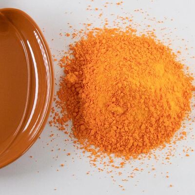 Un番号 3077 灰分0.03%と形成圧80〜140MPaを提示するメラミンの粒